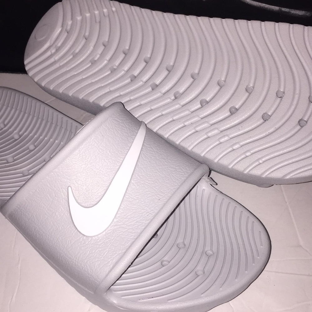 Women Nike Slides - Picture 5 of 7